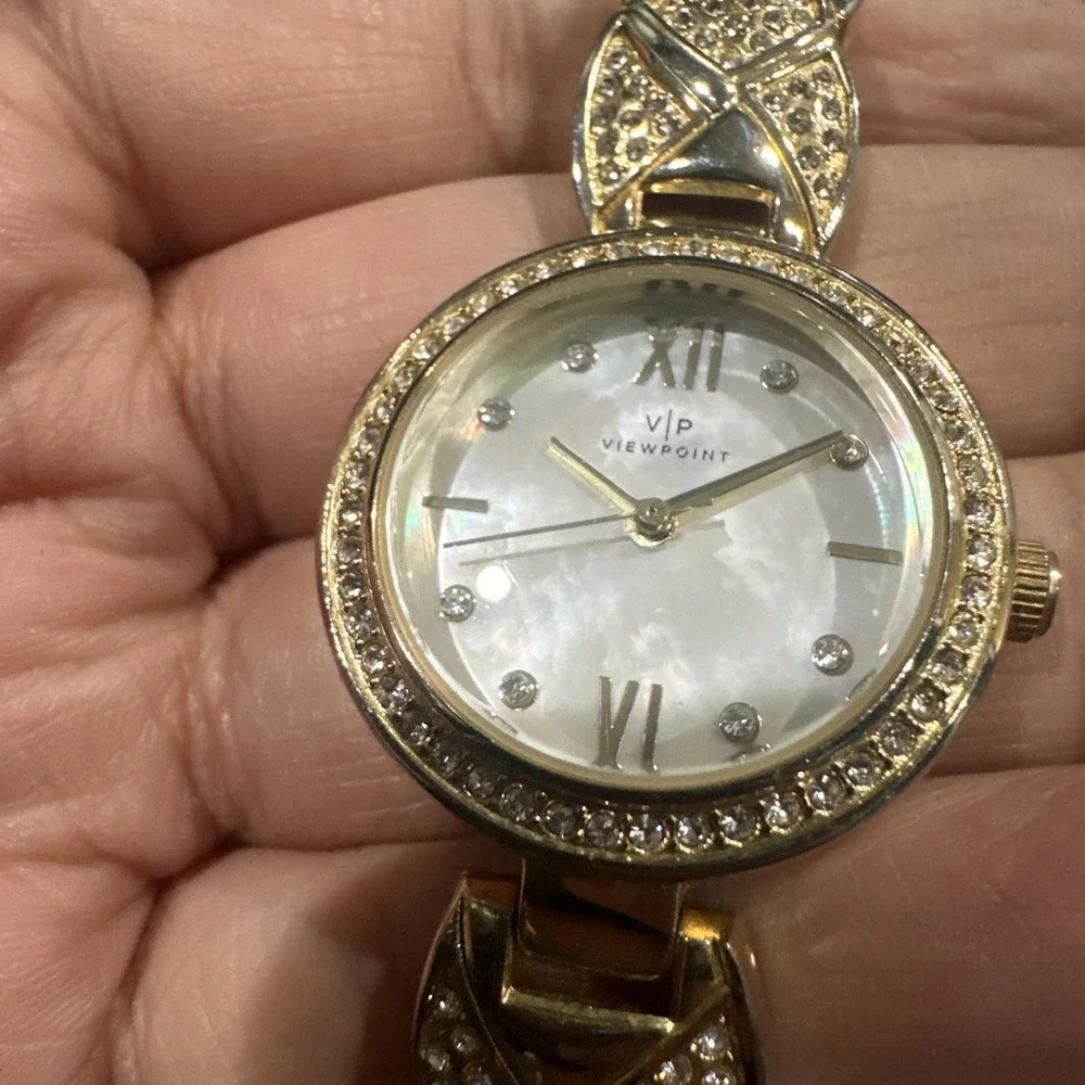 Working VP by TIMEX Womens Dainty Watch 30 mm Gold Tone Bracelet MOP dial Fit 7